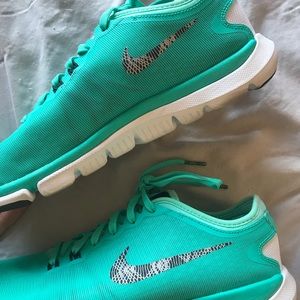 Turquoise Nike Flex Tennis Shoe